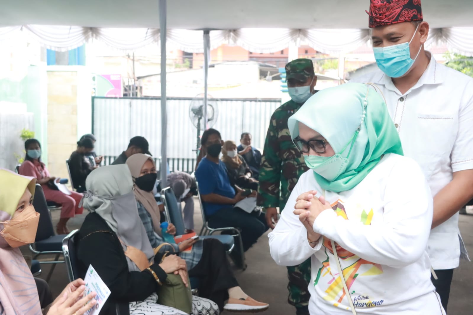 WAKIL WALI KOTA BEKASI TINJAU VAKSINASI DI INSTITUT STIAMI KOTA BEKASI