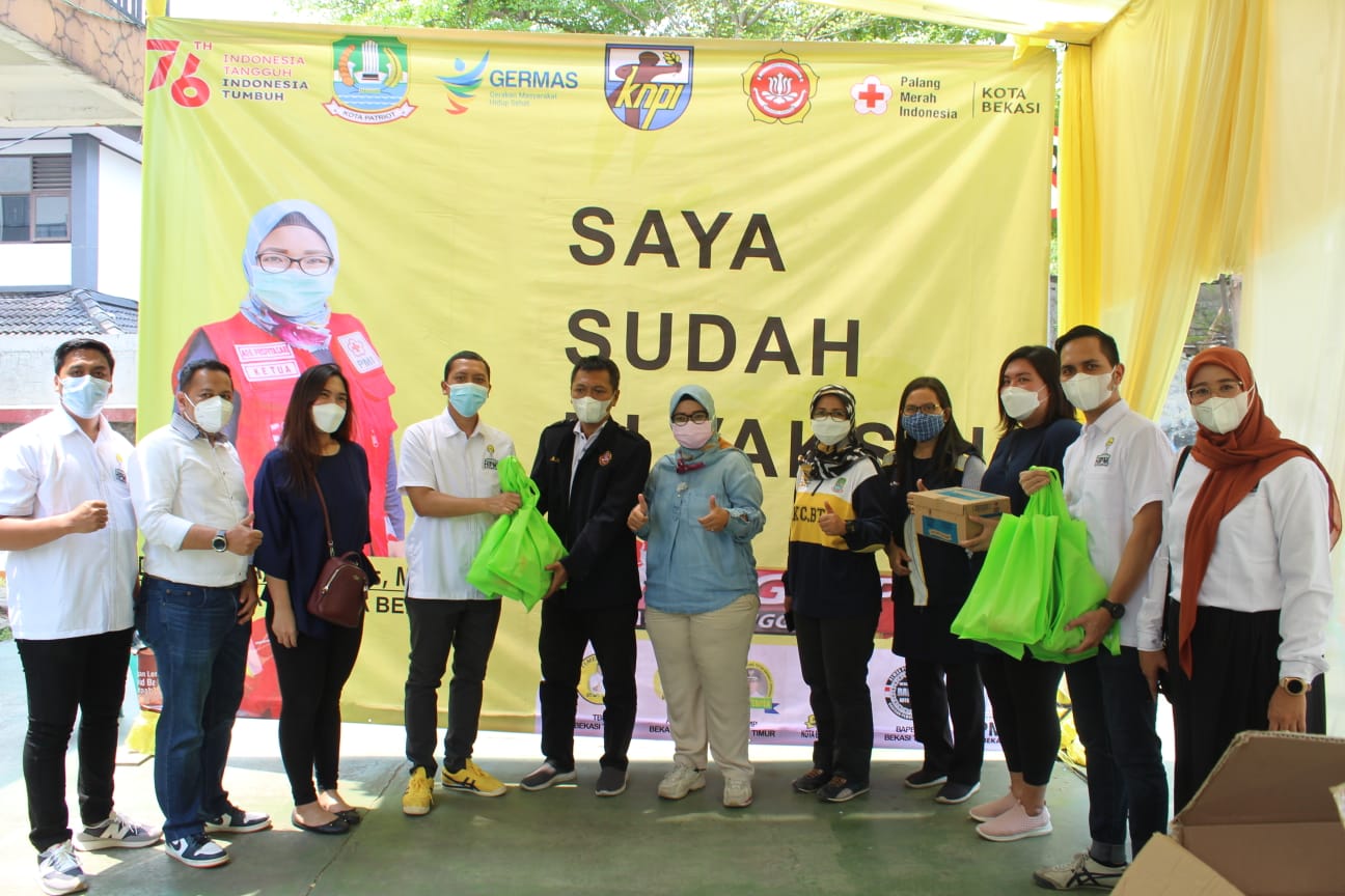 GEBYAR VAKSIN DI KECAMATAN BEKASI TIMUR, PMI BERKOLABORASI DENGAN KARANG TARUNA, KNPI DAN HIPMI