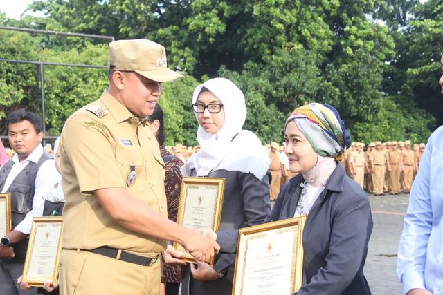 Wakil Wali Kota Bekasi Pimpin Apel Gabungan Aparatur Pemerintahan di Plaza Pemerintah Kota Bekasi