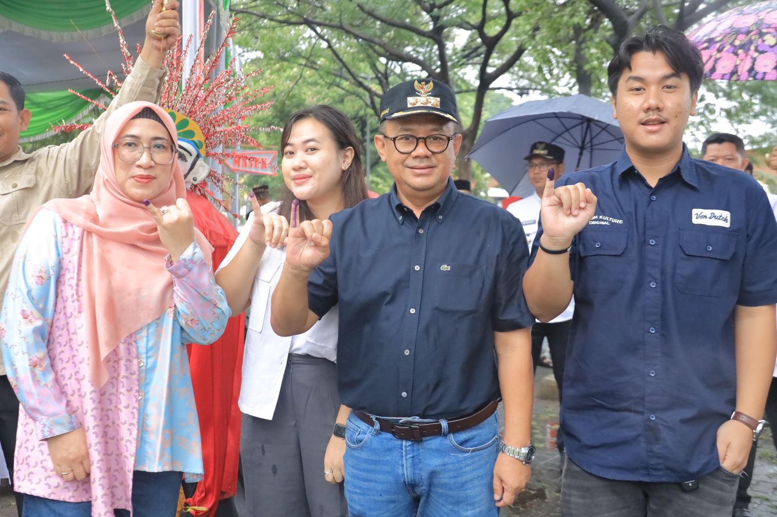 Wujudkan Pesta Demokrasi Damai, Pj. Wali Kota Bekasi Beserta Keluarga Gunakkan Hak Pilihnya