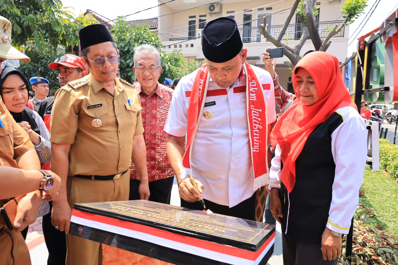 Wali Kota Bekasi Tri Adhianto Resmikan Empat Taman Dalam Satu Hari di Wilayah Kecamatan Pondokgede