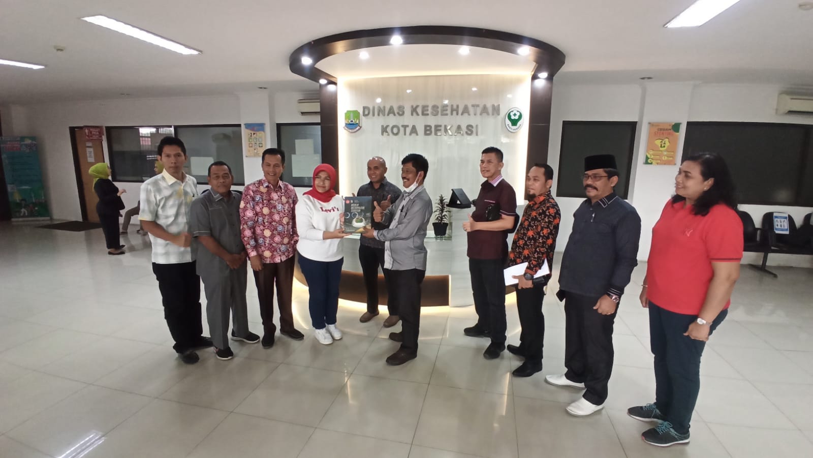 KADINKES KOTA BEKASI TERIMA KUNJUNGAN DPRD KABUPATEN SIAK TERKAIT UHC