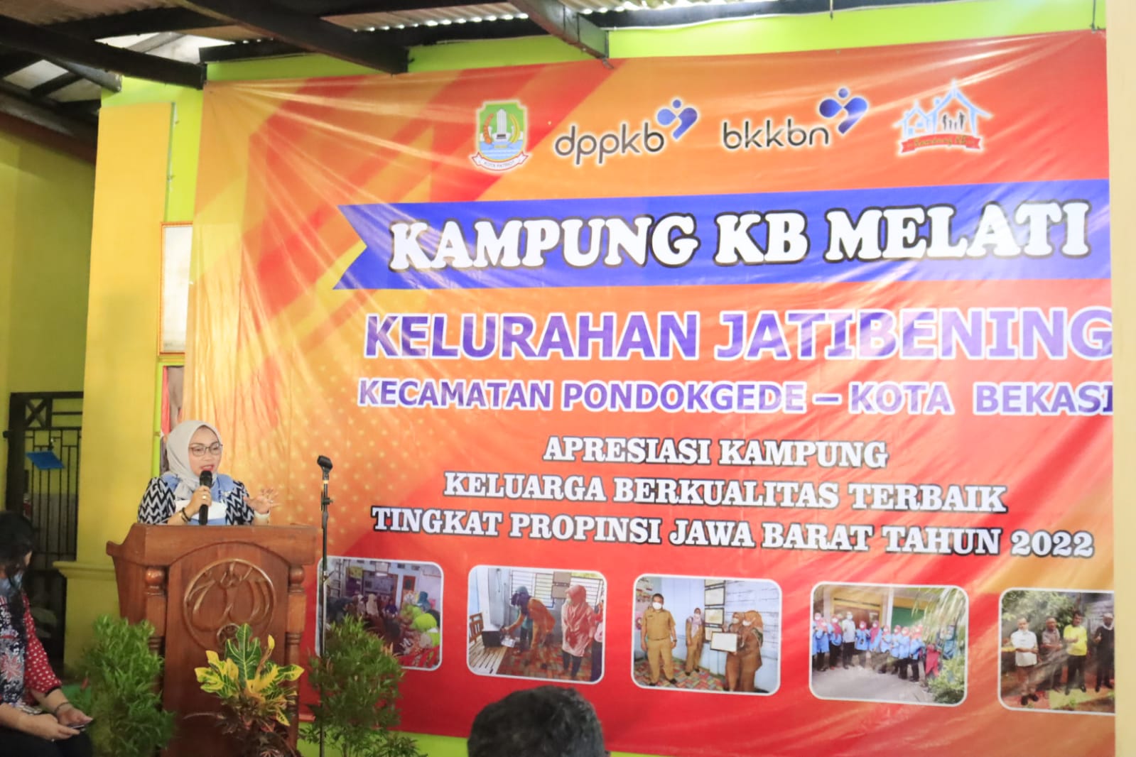 PLT WALI KOTA BEKASI BERI APRESIASI KAMPUNG KB TERBAIK DI JATIBENING