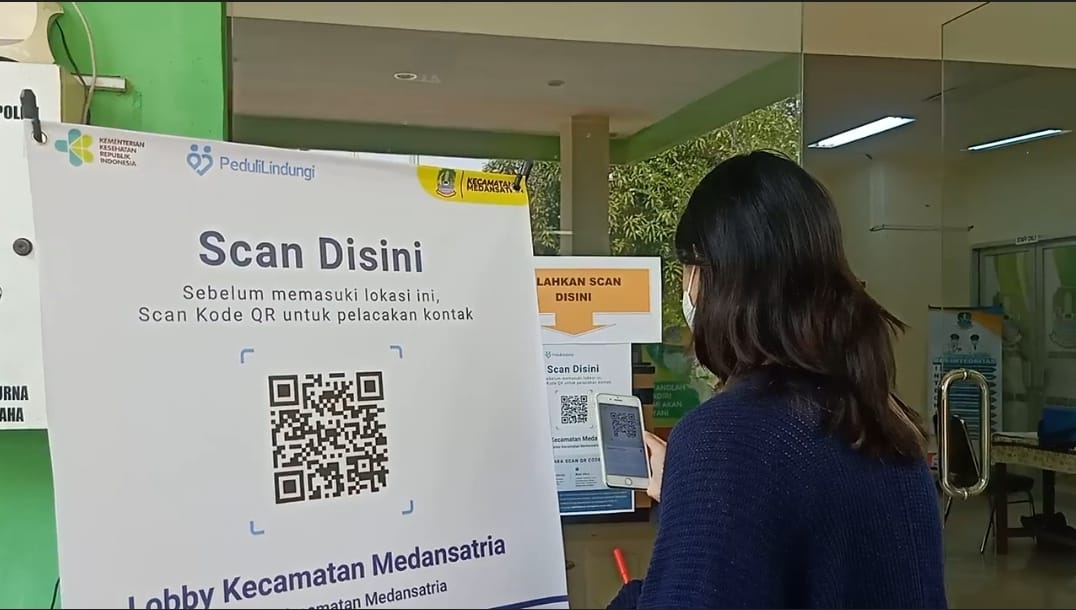 PELAYANAN PUBLIK DI KOTA BEKASI SUDAH MULAI MENGGUNAKAN APLIKASI PEDULILINDUNGI