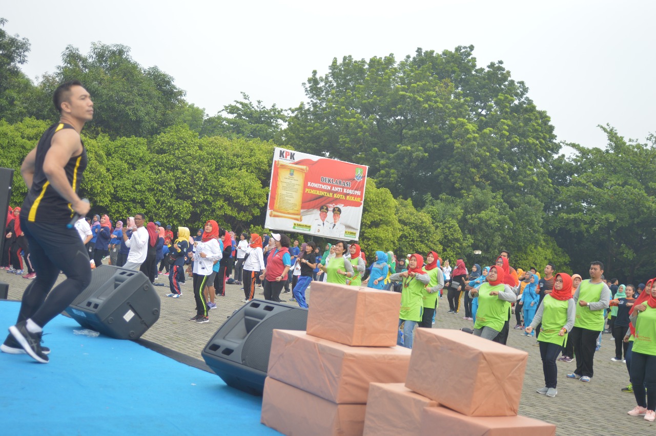 Puncak HKN 2018 Kota Bekasi, Insan Kesehatan Ikuti Senam Bersama