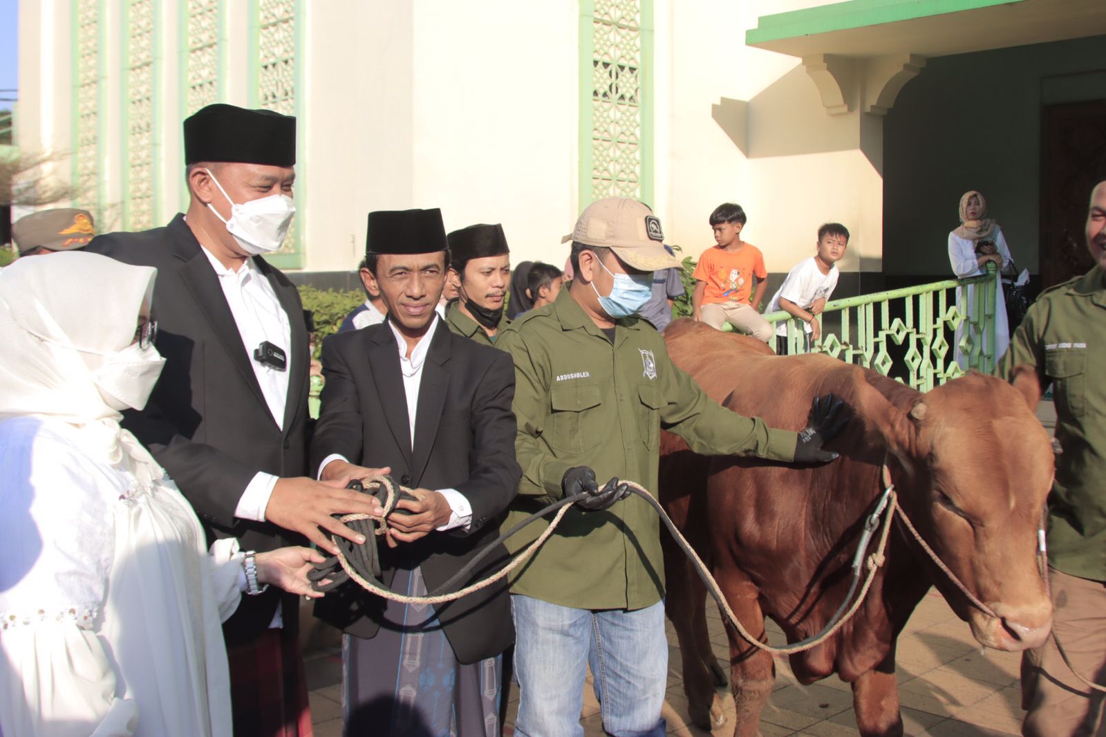 PLT. WALI KOTA BEKASI LAKSANAKAN SHOLAT  IDUL ADHA DI MASJID AGUNG AL-BARKAH