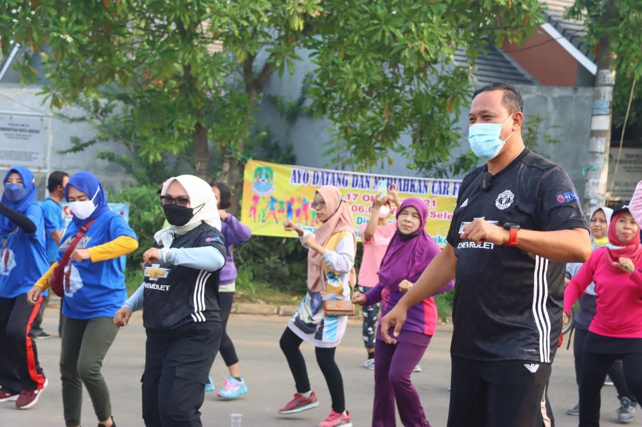 WAKIL WALI KOTA BEKASI SENAM BERSAMA SEKALIGUS TAMPUNG ASPIRASI WARGA RW 20 CIMUNING