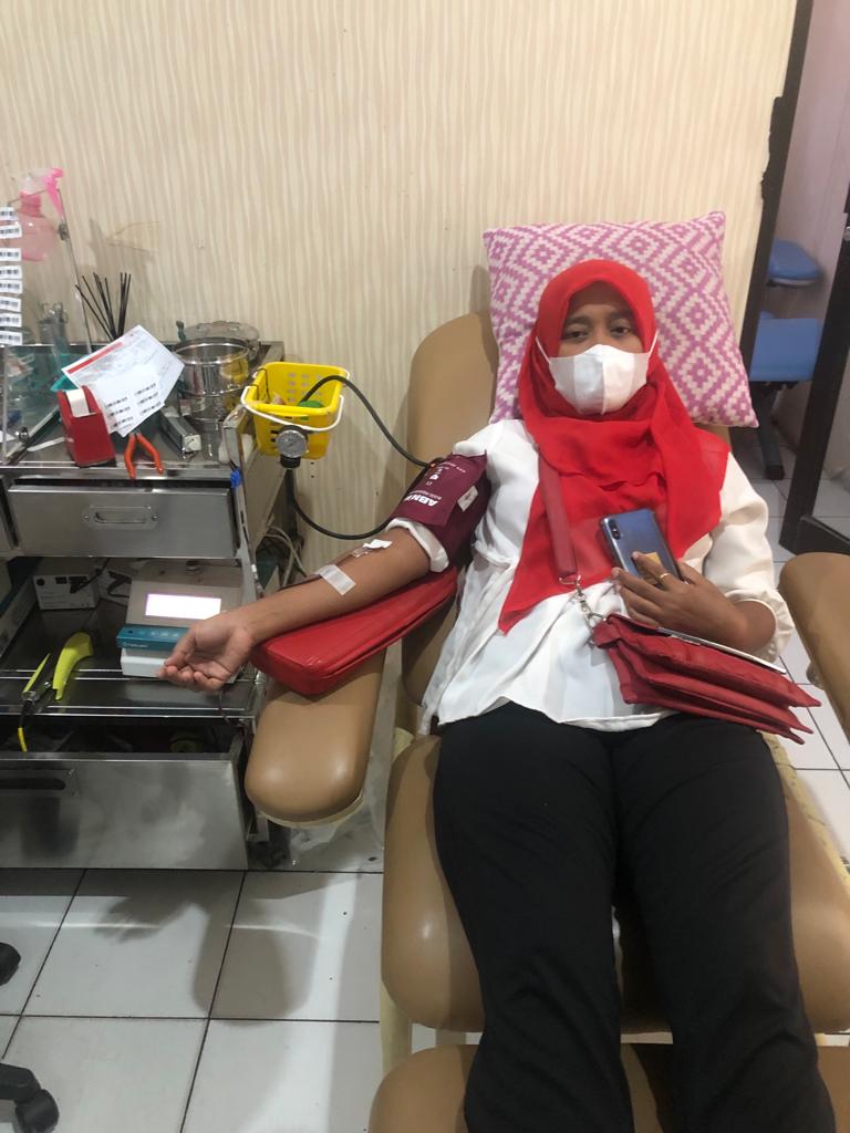 Hari Donor Darah Sedunia, PMI Kota Bekasi Berbagi Makanan hingga Voucher Belanja dan Bingkisan