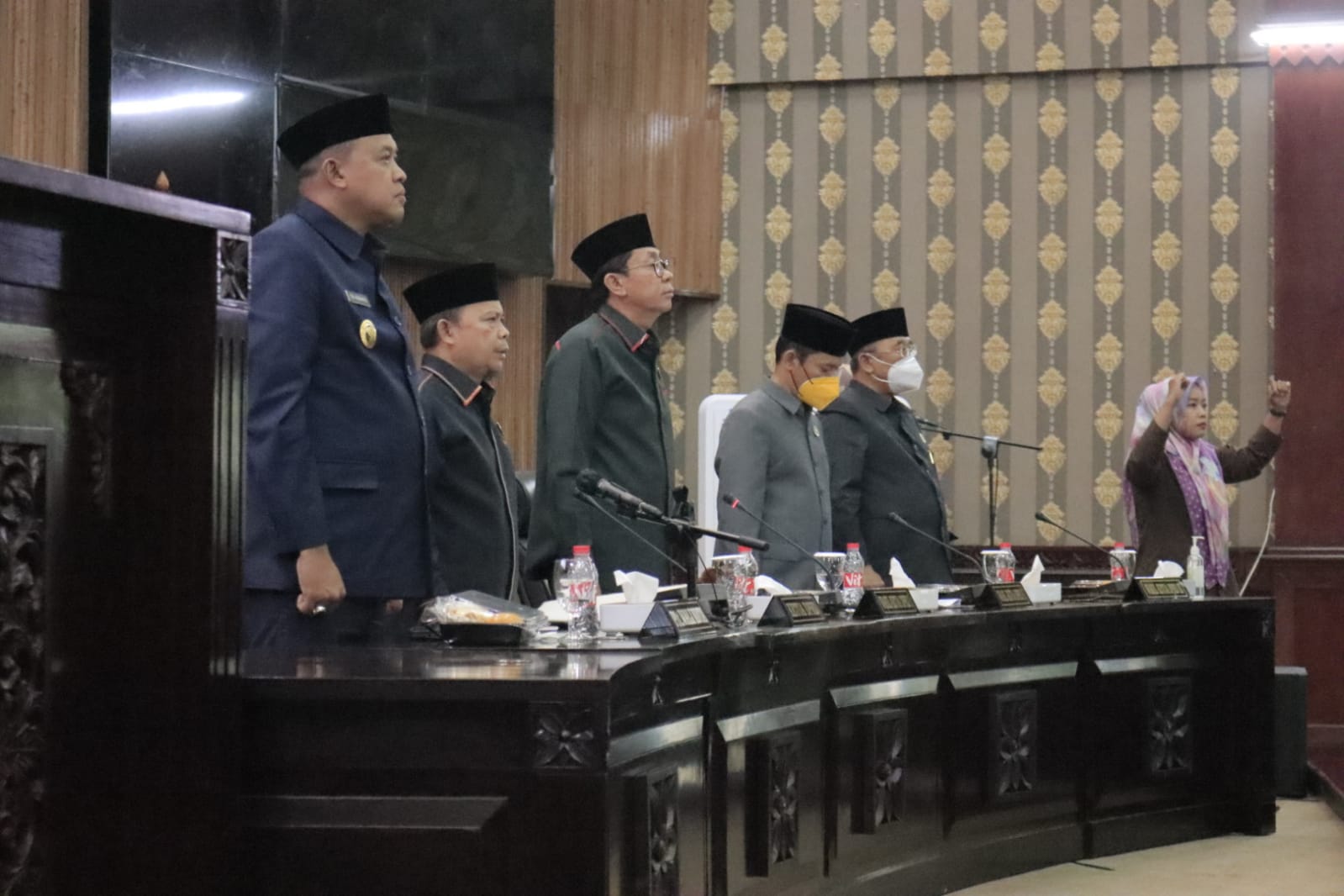 Memasuki Masa Reses I, Tri Adhianto Hadiri Rapat Paripurna DPRD Kota Bekasi