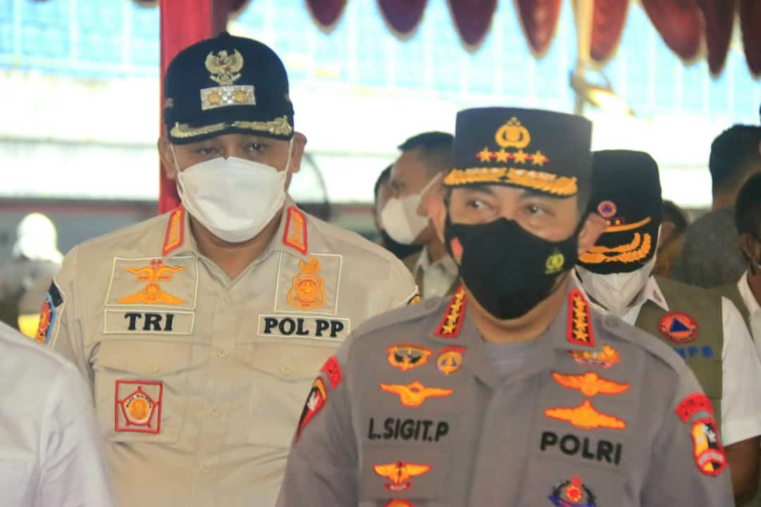 Kapolri dan Menkes RI Pantau Vaksinasi di Stadion Patriot Candrabhaga