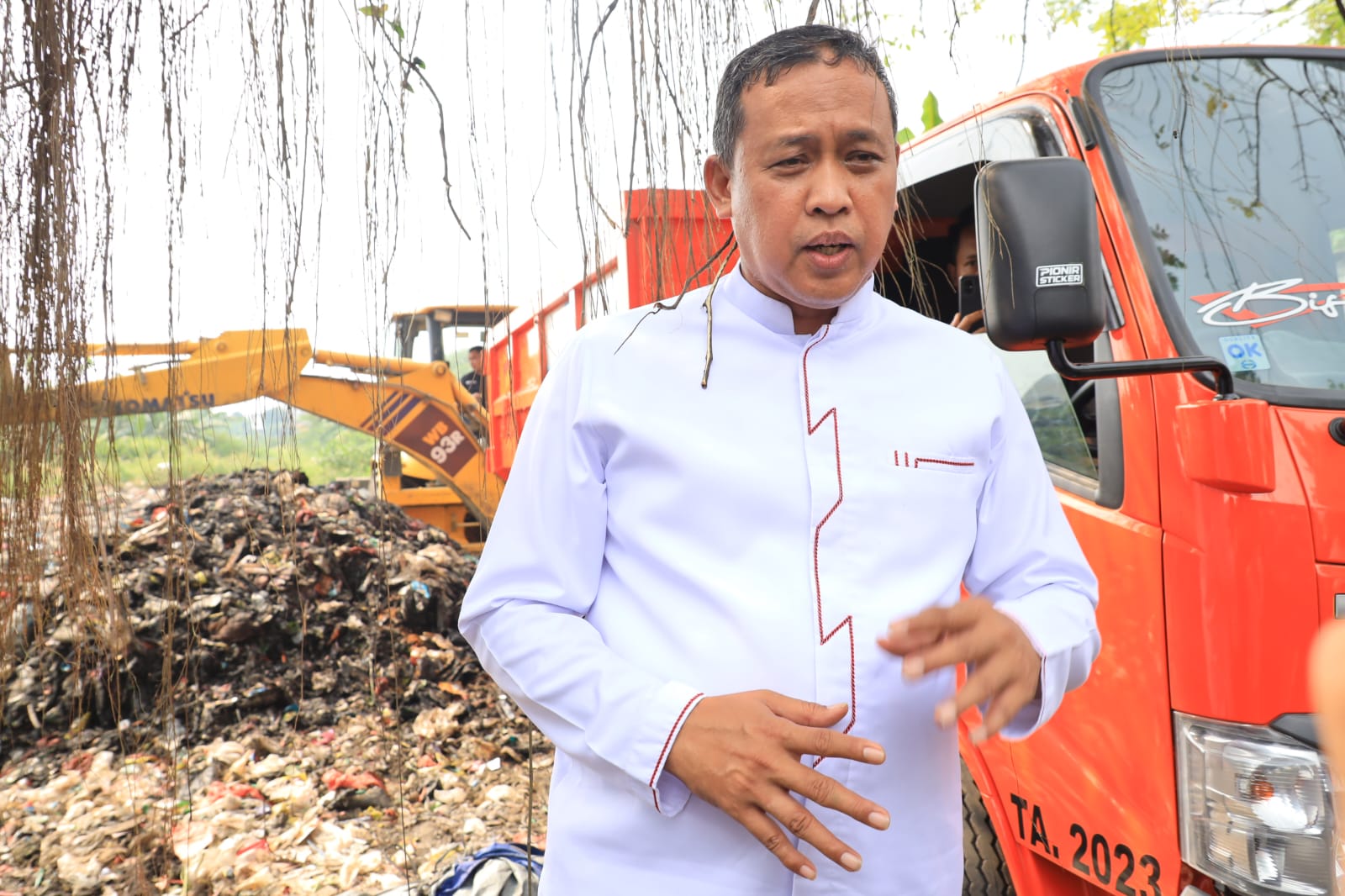 Pembersihan Tempat Pembuangan Sampah Liar yang Menumpuk di Bekasi Utara