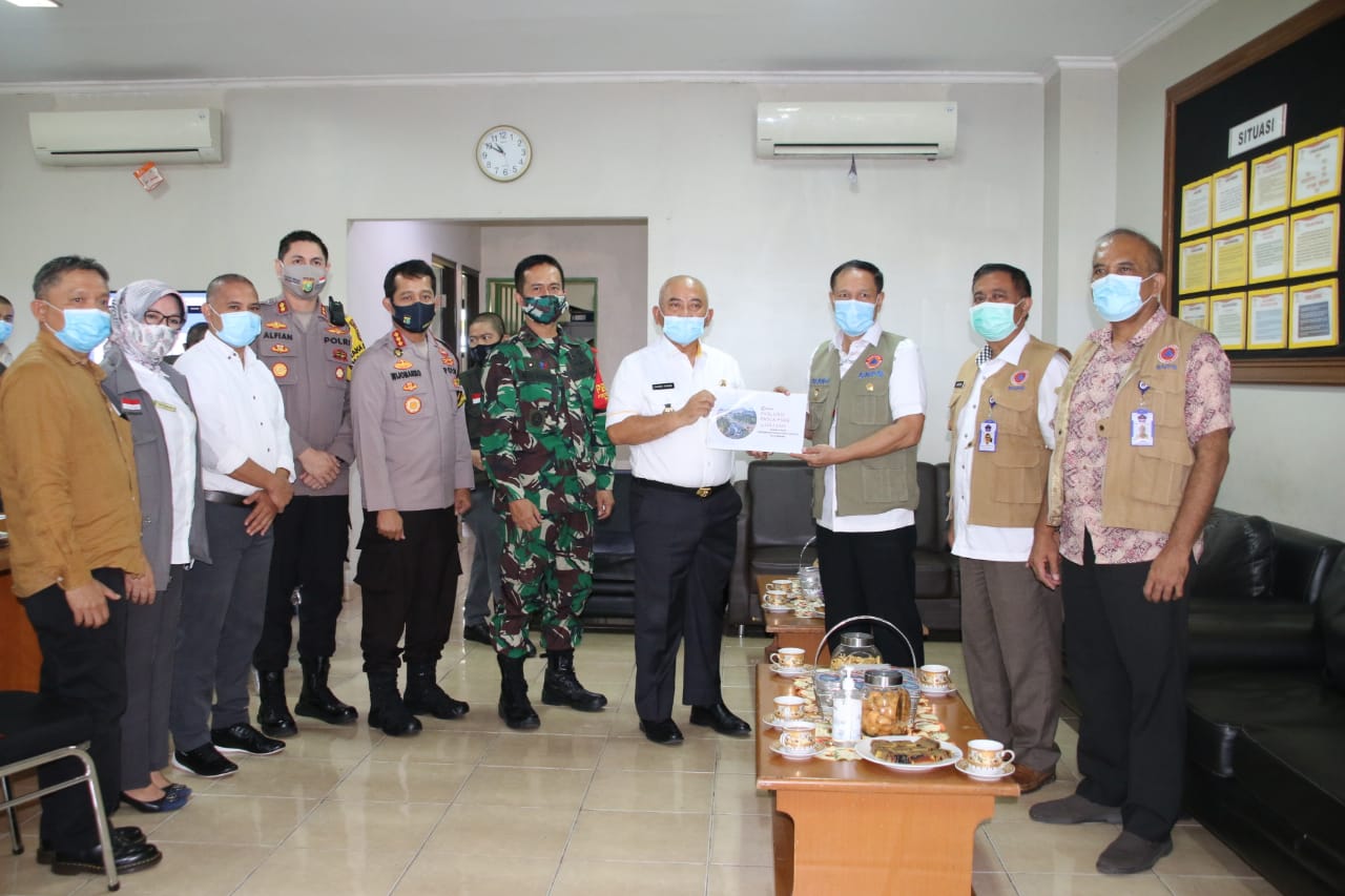 WALI KOTA BEKASI TERIMA TIM LO BNPB COVID 19 DAN LAPORKAN EVALUASI PENANGANANNYA