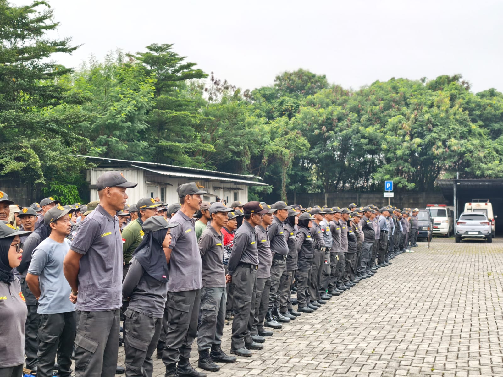 Satpol PP Satlinmas Kota Bekasi Gelar Aksi Gotong Royong K3 Massal di Kawasan Medan Satria