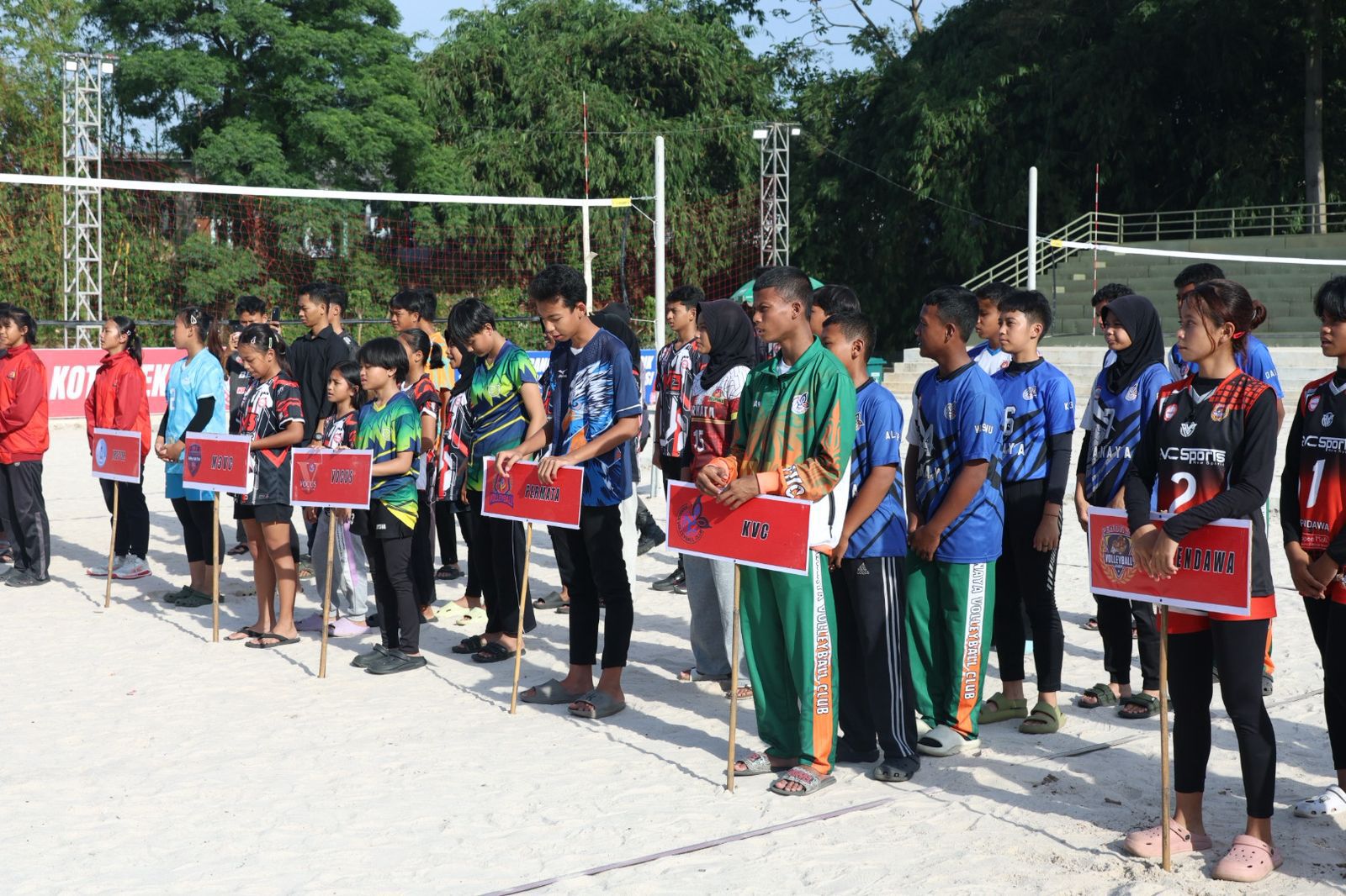 Wali Kota Bekasi Buka Kejurkot U-15 Voli Pasir, Dorong Lahirnya Atlet Muda Berprestasi