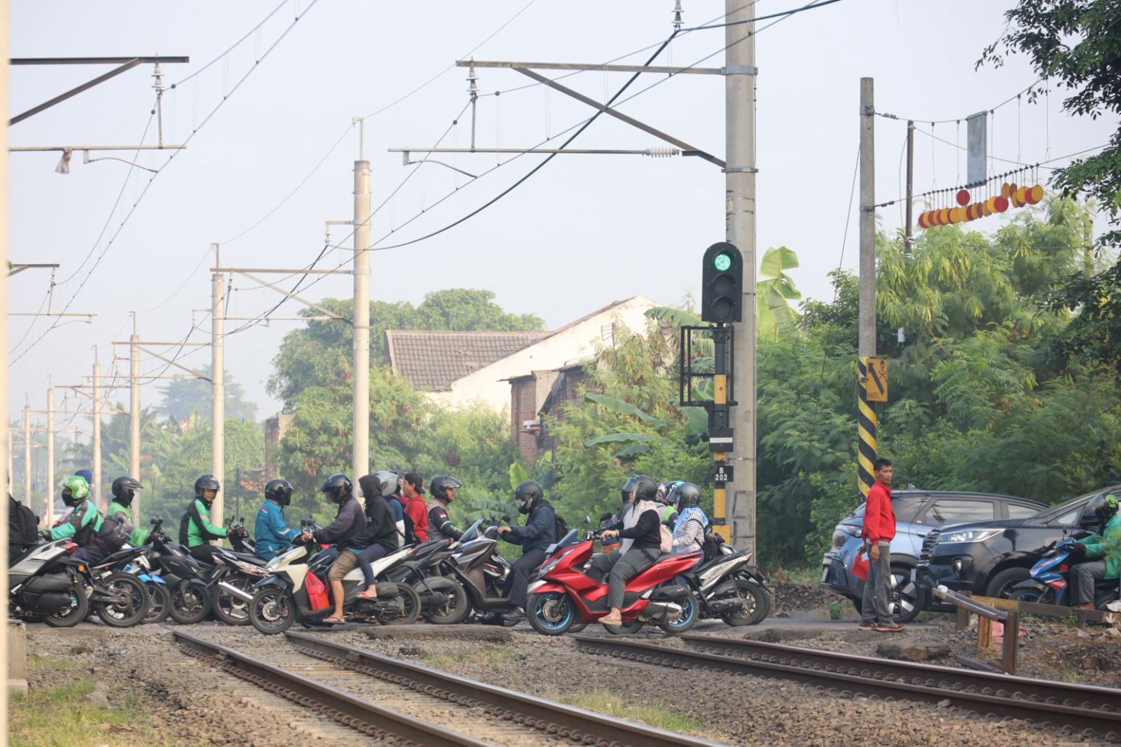 Tinjau Perlintasan Kereta Bulak Kapal, Tekan Kecelakaan Wali Kota Siapkan Sistem Peringatan Dini