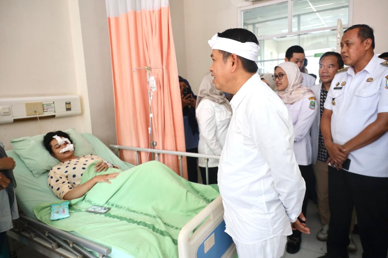 Wali Kota Bekasi Dampingi KDM Jenguk Korban, Pastikan Penanganan Kesehatan Optimal