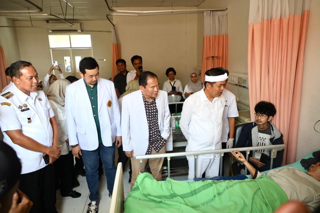 Wali Kota Bekasi Dampingi KDM Jenguk Korban, Pastikan Penanganan Kesehatan Optimal