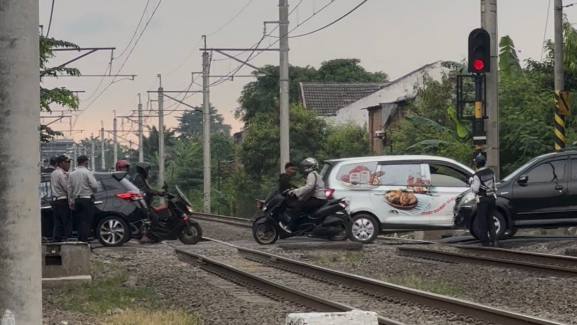 Tri Adhianto Tindaklanjuti Petugas Penjaga Perlintasan Ampera - Bulakapal, Wajib Petugas Resmi