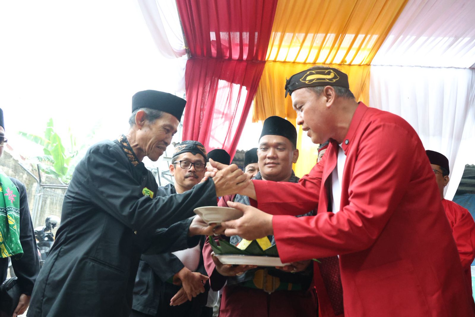 Wali Kota Bekasi Hadiri Tradisi Sedekah Bumi di Jatimurni