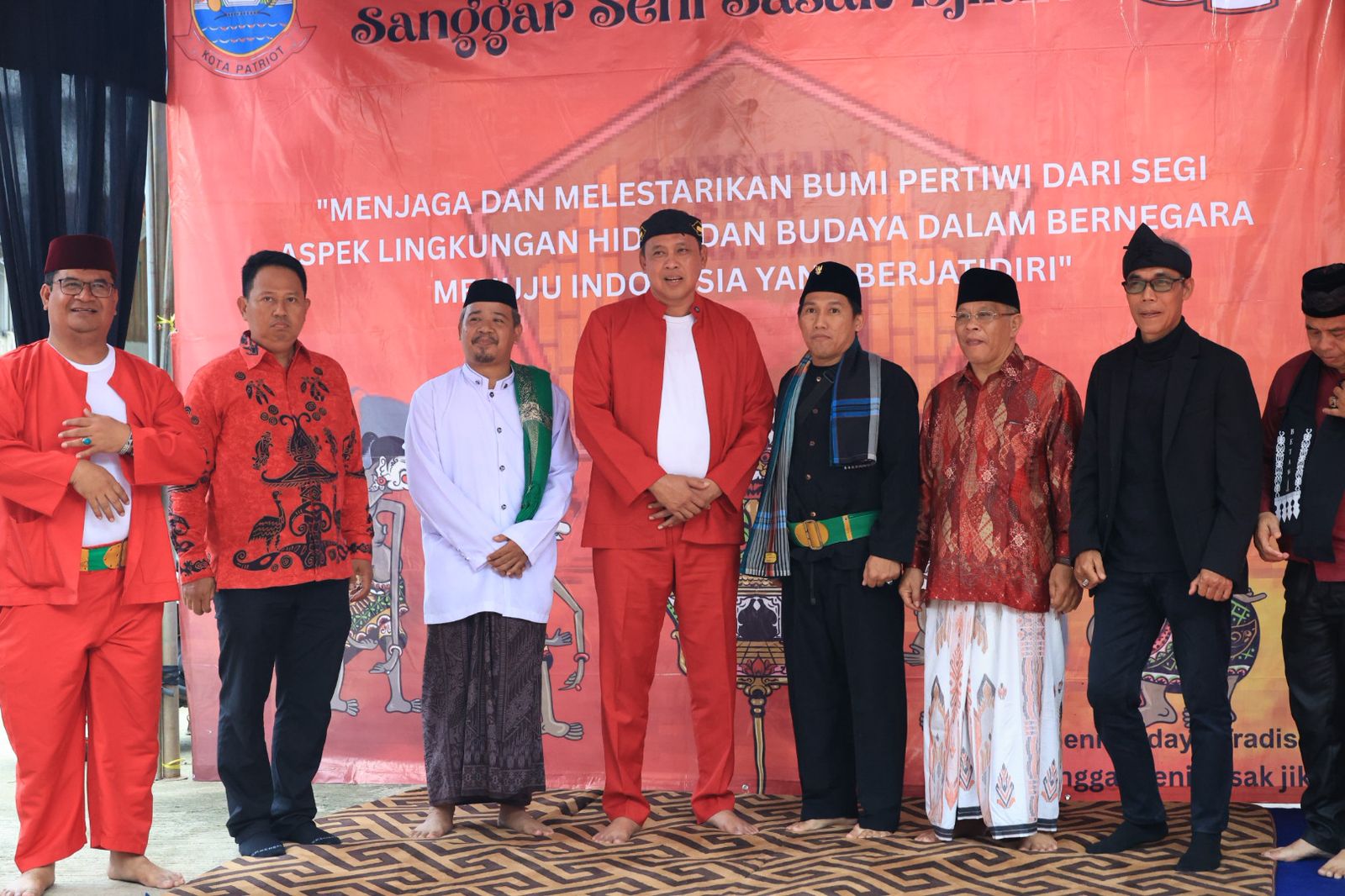 Wali Kota Bekasi Hadiri Tradisi Sedekah Bumi di Jatimurni
