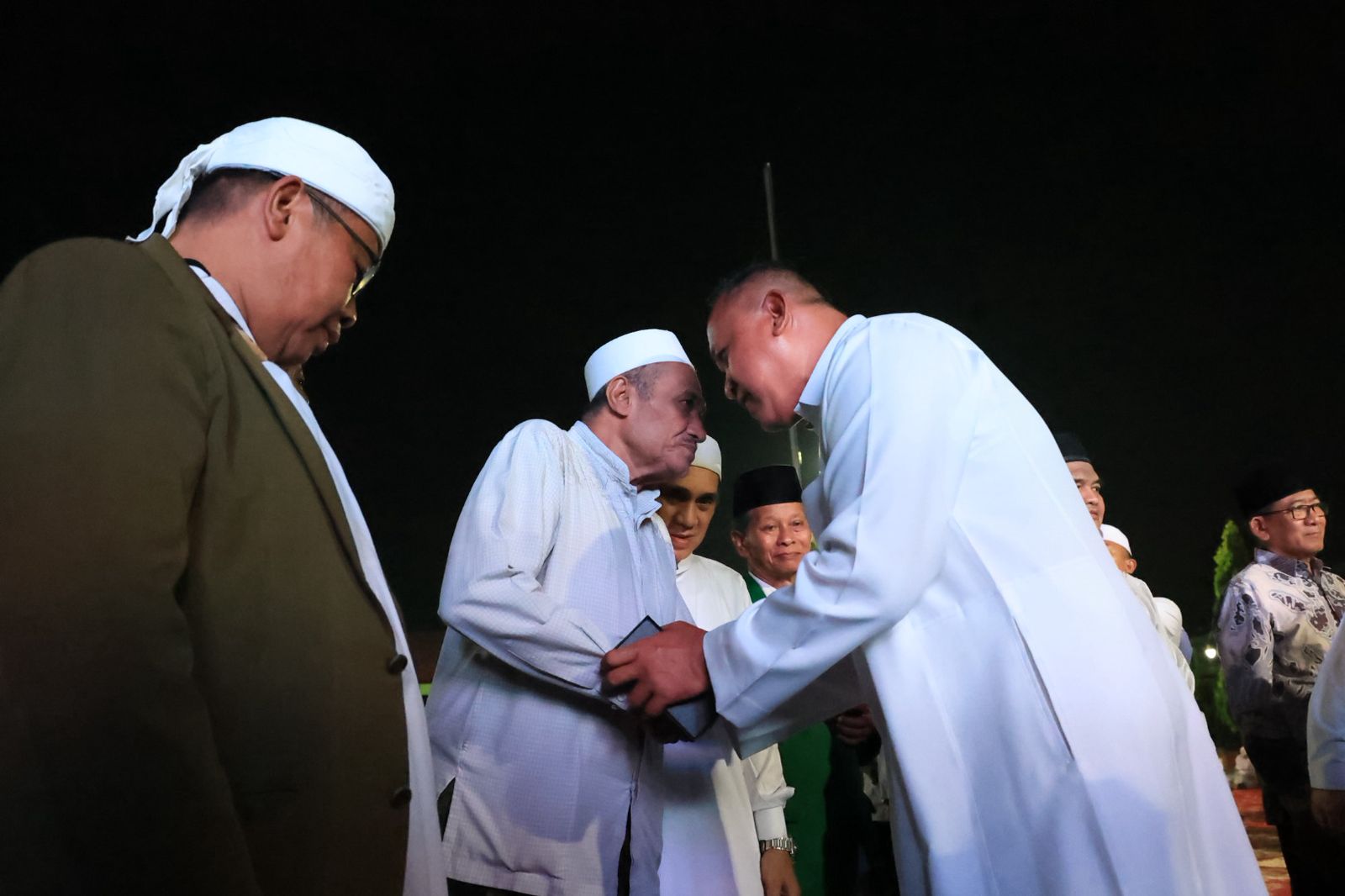 Berangkat ke Tanah Suci, Wali Kota Bekasi Serahkan Sementara Pemerintahan Kepada Wakil Wali Kota