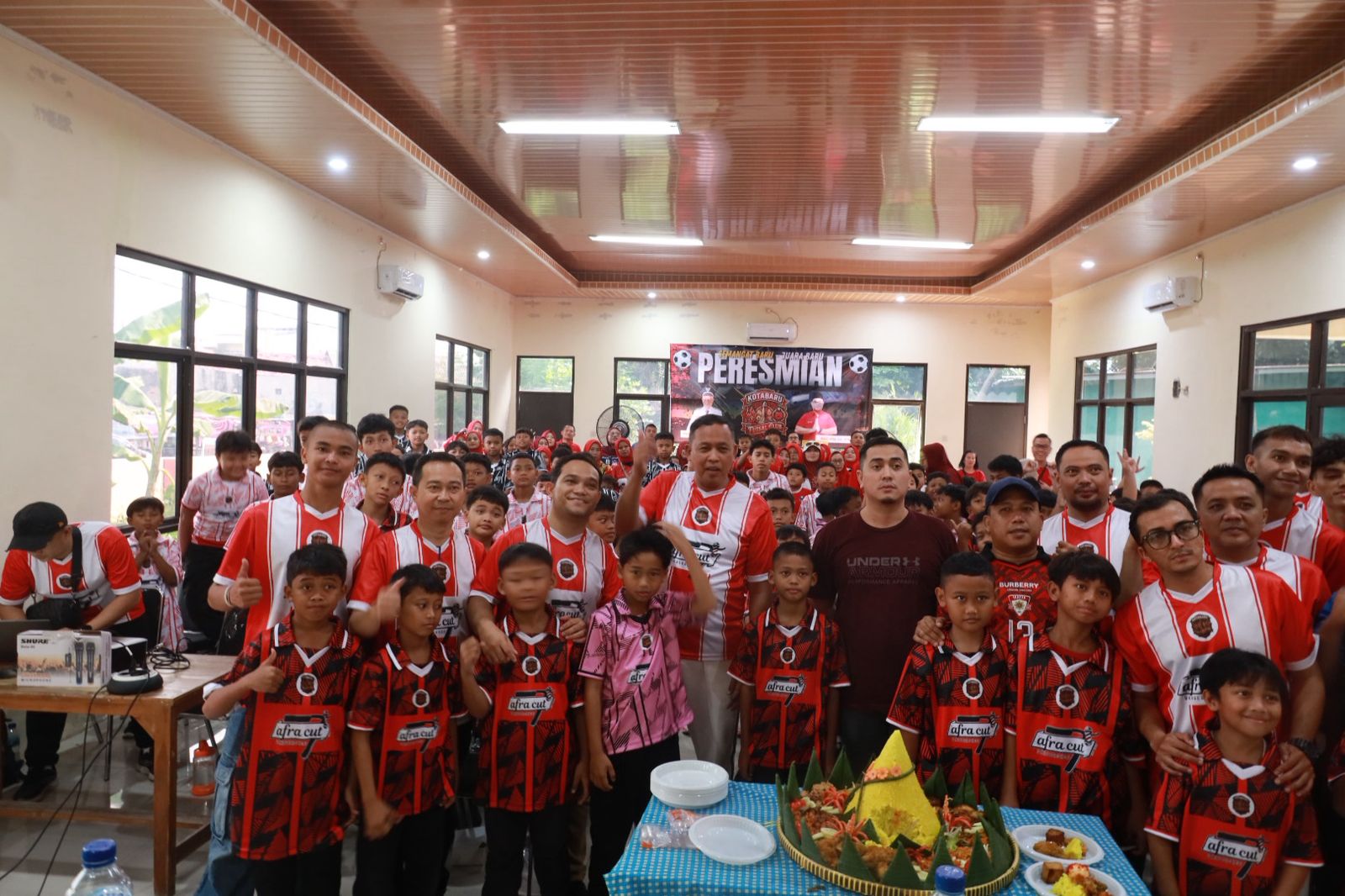 Tri Adhianto Beri Motivasi Klub Kota Baru FC, Tekankan Pembentukan Karakter Atlet Sejak Dini