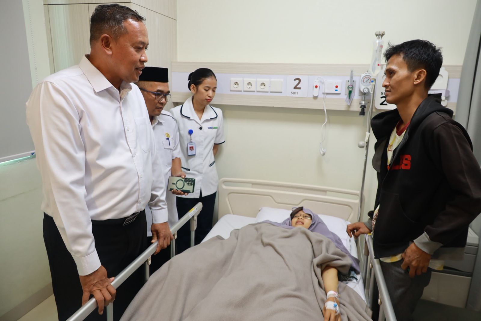 Wali Kota Bekasi Pastikan Korban Kecelakaan Mobil Distribusi SPPG Ditanggung Pemerintah