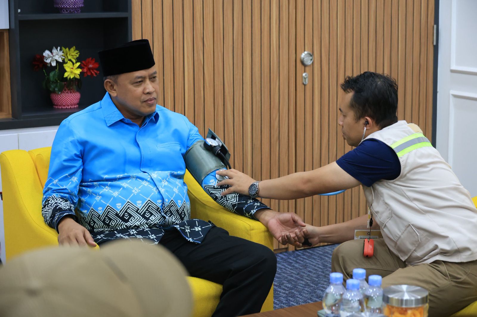 Walikota Bekasi Lakukan Serangkaian Pemeriksaan Saat Masuk Asrama Haji