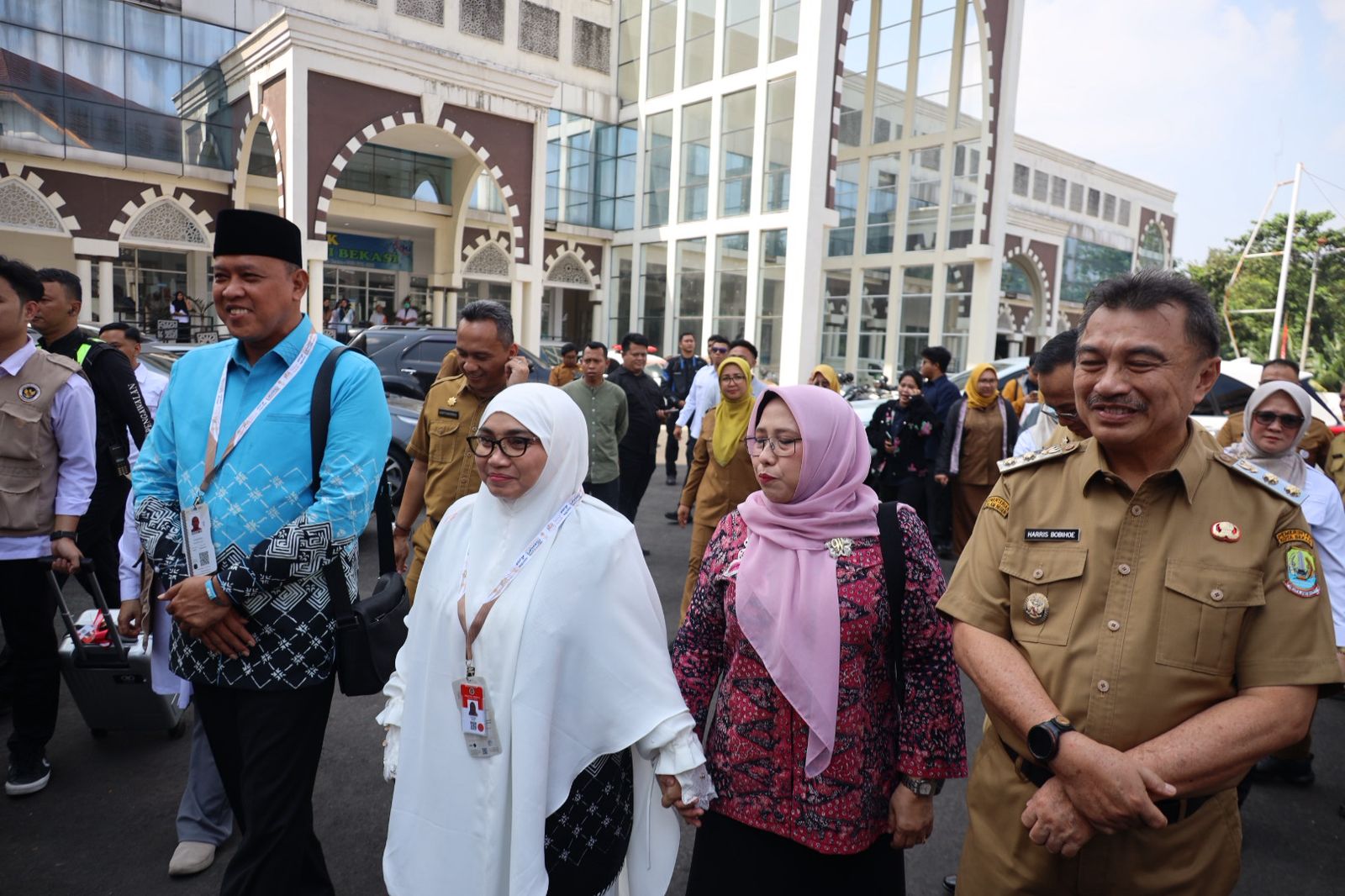 Tri Adhianto Tunaikan Ibadah Haji, Roda Pemerintahan Dititip Ke Harris Bobihoe