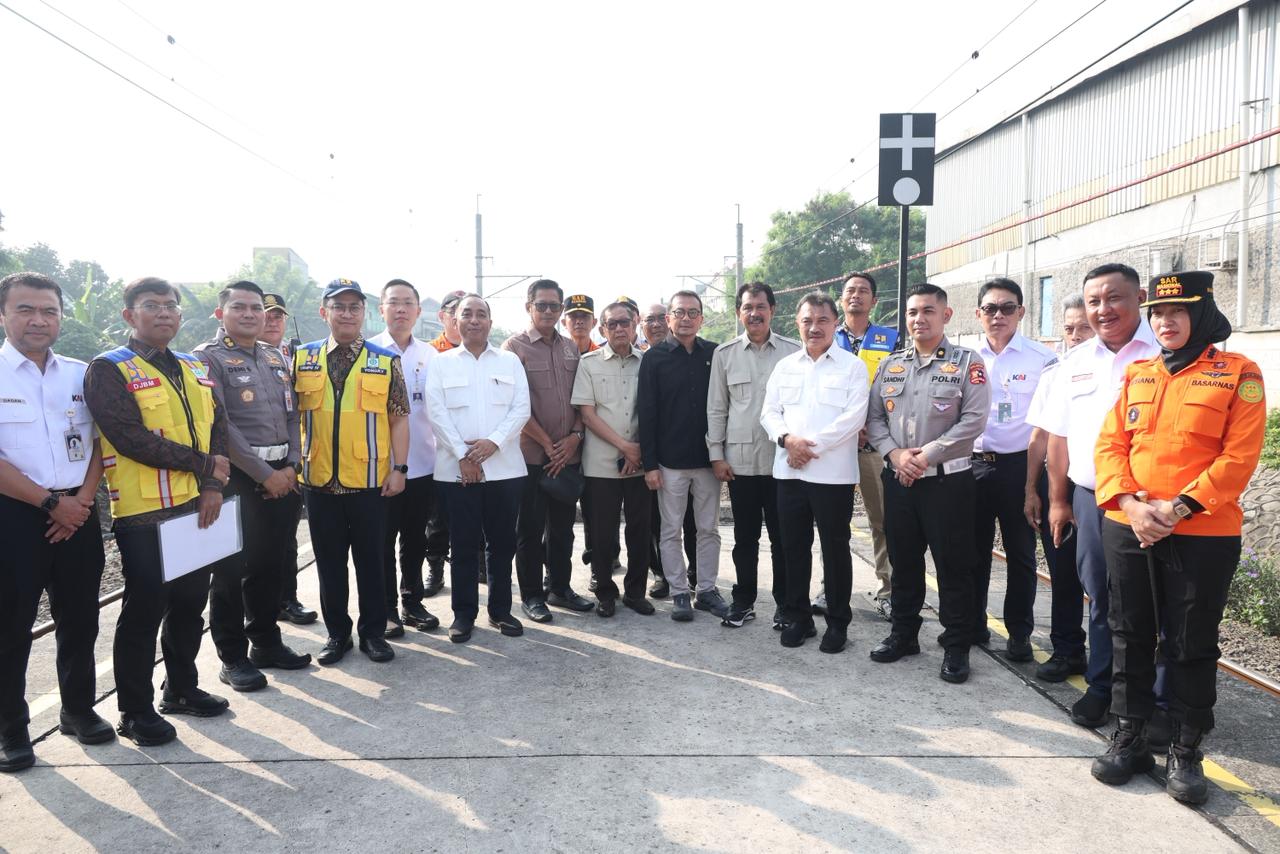Plh Wali Kota Bekasi dan Komisi V DPR RI Tinjau Stasiun Bekasi Timur dan Proyek Flyover Bulak Kapal