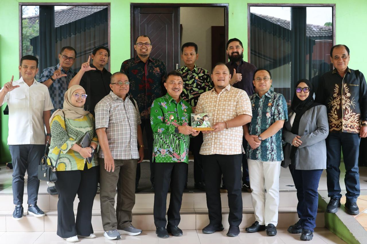 Terima Kunjungan DPRD Kota Banjarbaru Plh Wali Kota Harris Bobihoe Bahas Peningkatan PAD
