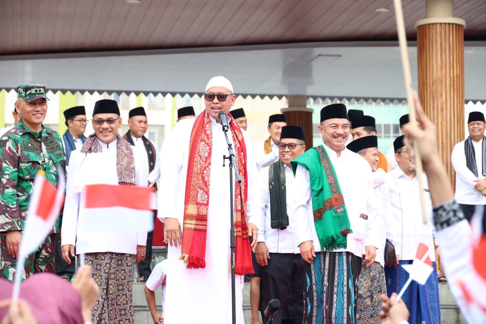 Sambut Tahun Baru Islam, Wali Kota dan Wakil Wali Kota Bekasi Hadiri Pawai 1 Muharram 1448 H
