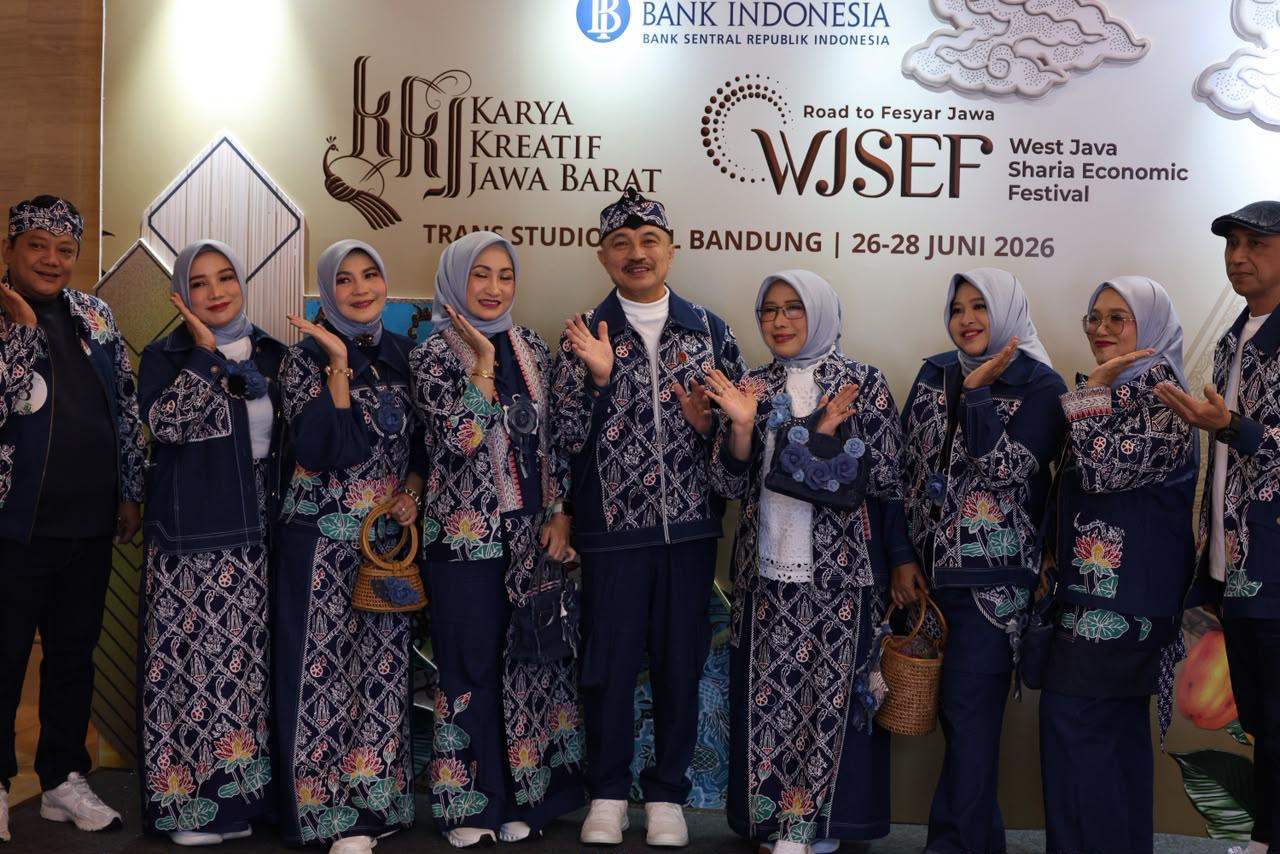 Di Ajang Sunda Karya Fest 2026 Kota Bekasi Raih Juara Terkini Anugerah Fashion Show PKJB 2026