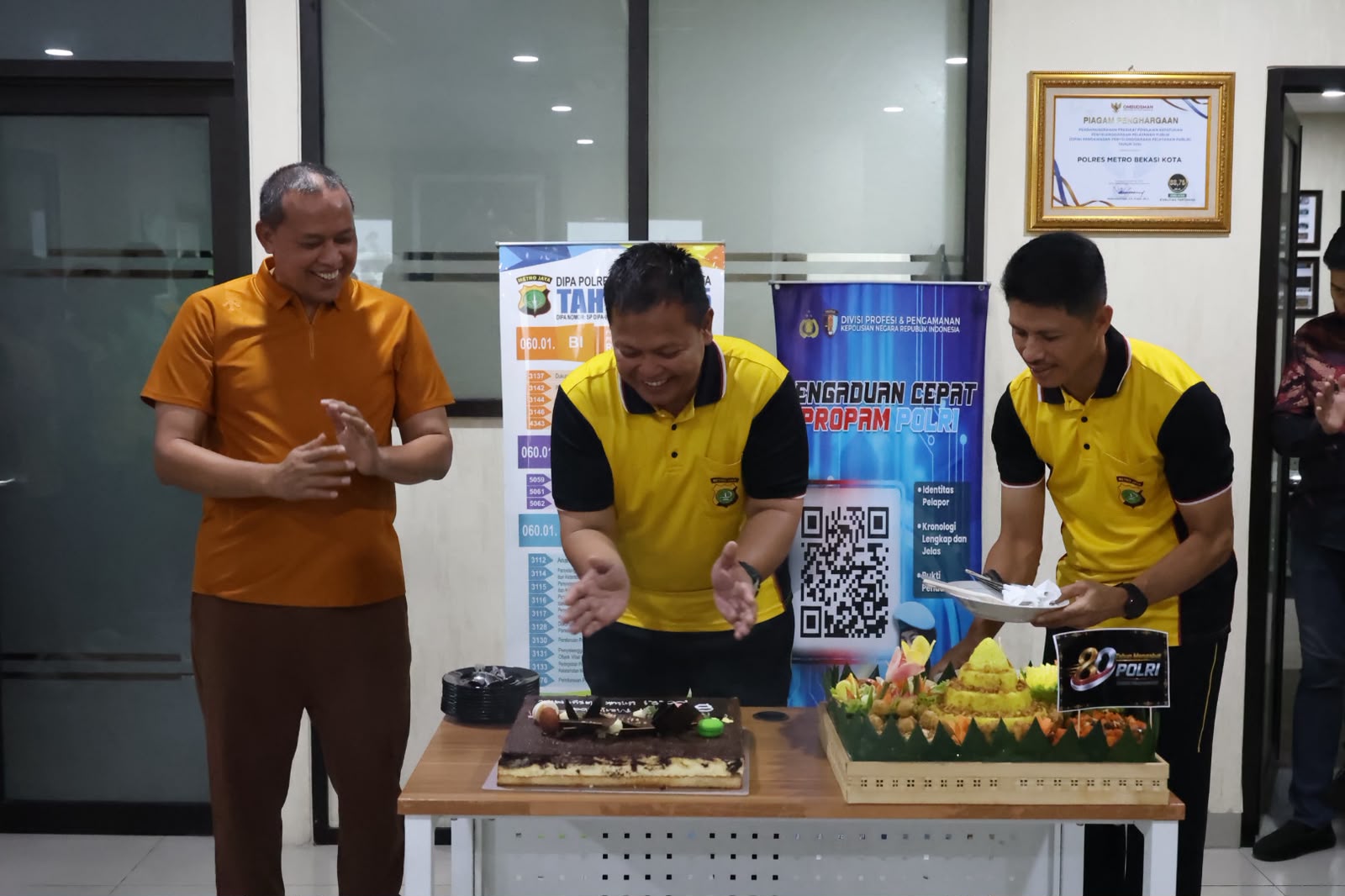 Wali Kota Bekasi bersama Polres Metro Bekasi Kota Gelar Doa Bersama Peringati HUT Bhayangkara ke-80