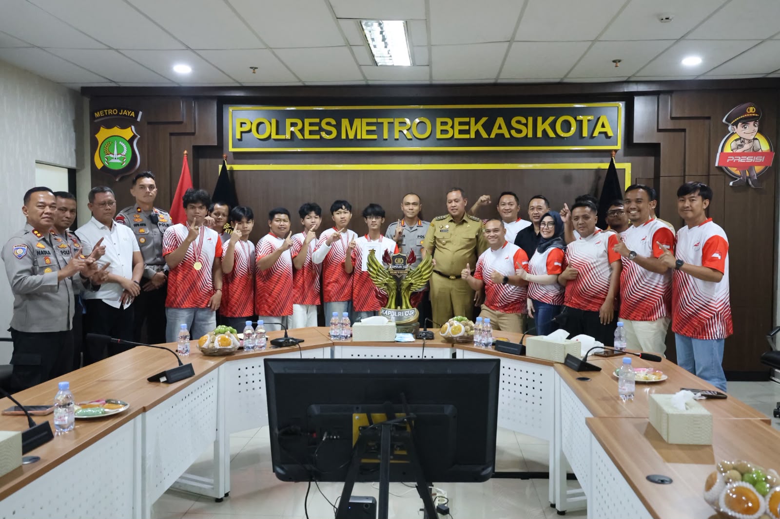 Wali Kota Bekasi Apresiasi Tim Esport Polres Metro Bekasi Kota, Bawa Juara 1 Kapolri Cup MLBB 2026