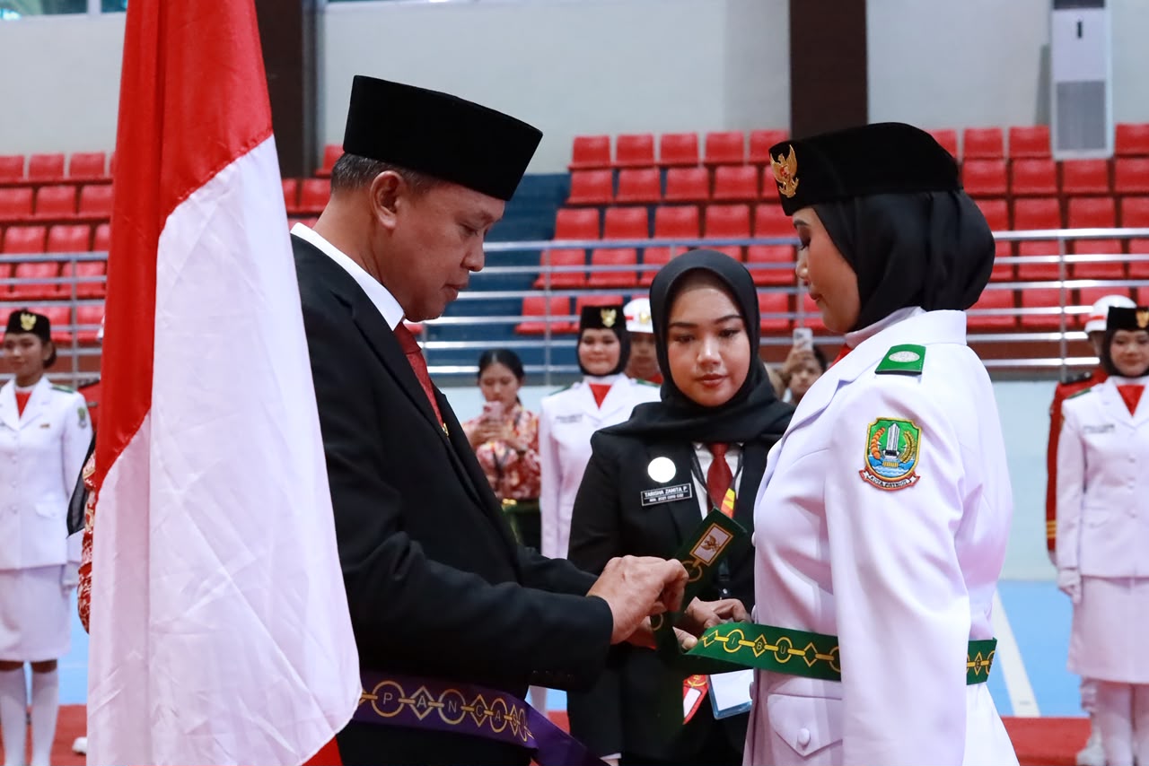 Kukuhkan Paskibraka Kota Bekasi, Wali Kota Pesan Jadikan Kebanggaan Orang Tua