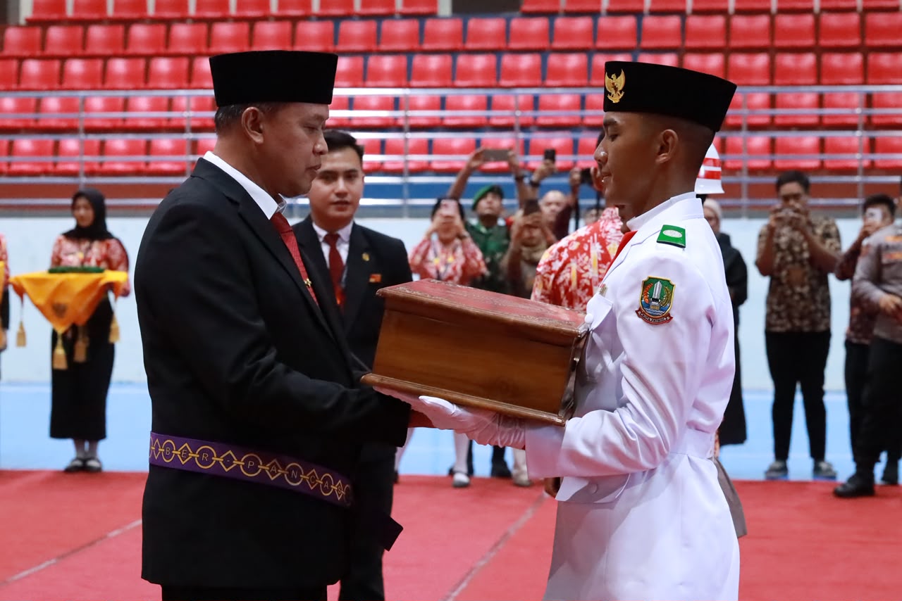Kukuhkan Paskibraka Kota Bekasi, Wali Kota Pesan Jadikan Kebanggaan Orang Tua