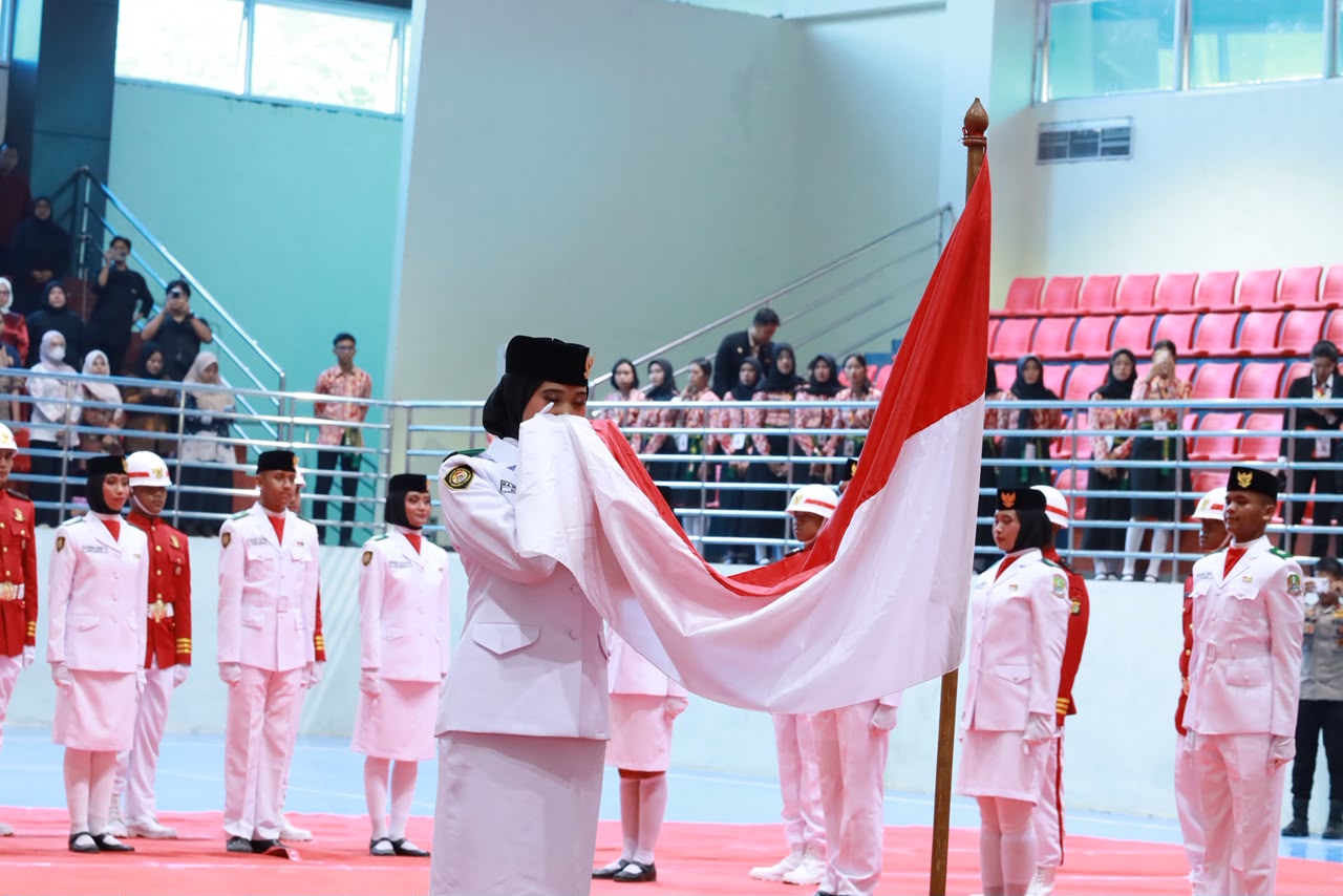 Kukuhkan Paskibraka Kota Bekasi, Wali Kota Pesan Jadikan Kebanggaan Orang Tua