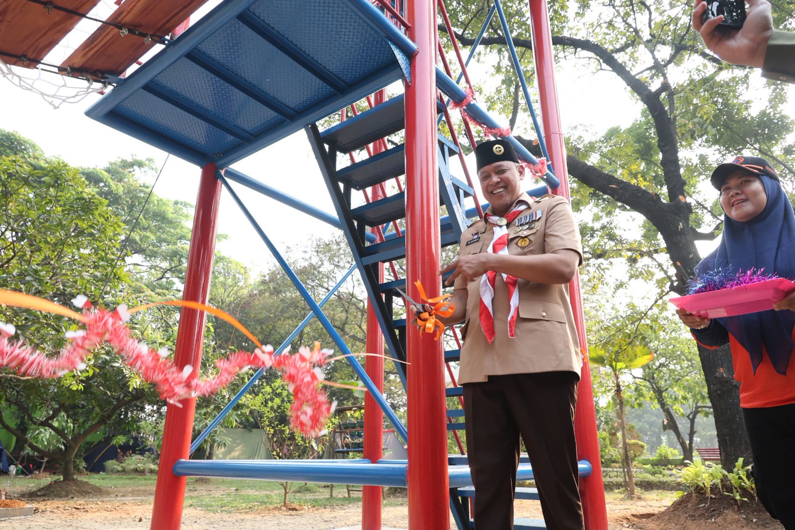Wali Kota Bekasi Resmikan Flying Fox BPBD, Edukasi Kebencanaan Dikemas Makin Menarik