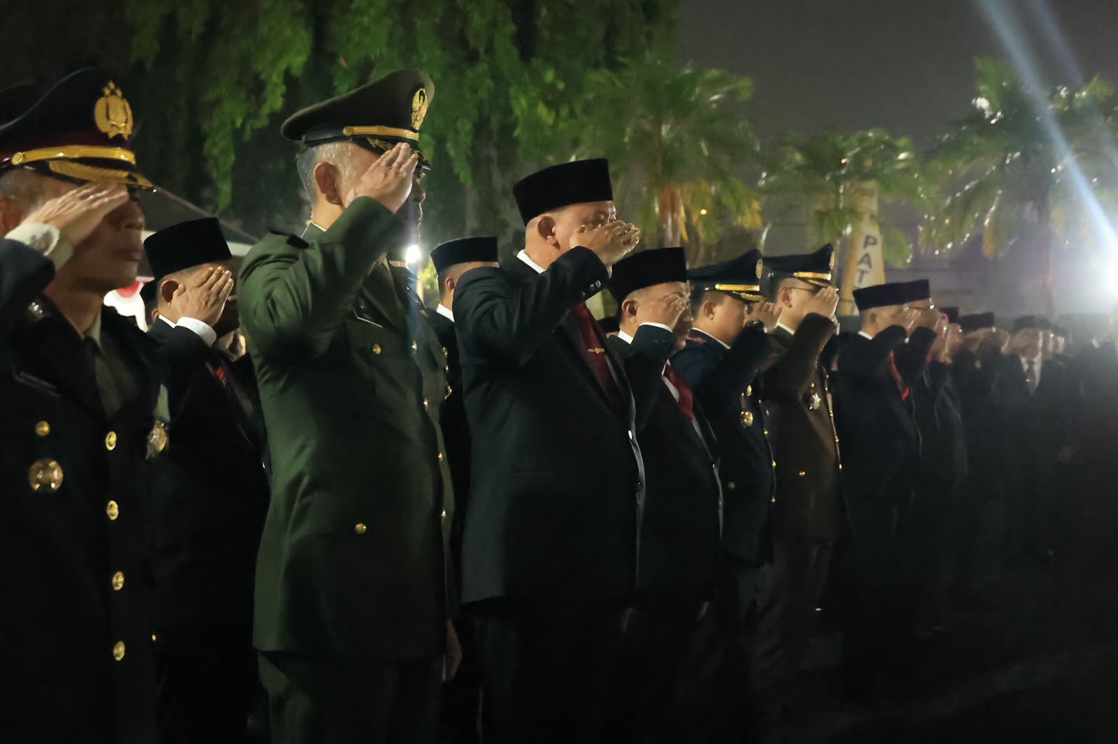 Jelang HUT RI ke-81, Wali Kota Bekasi Ikuti Renungan Suci di TMP Patriot Bangsa