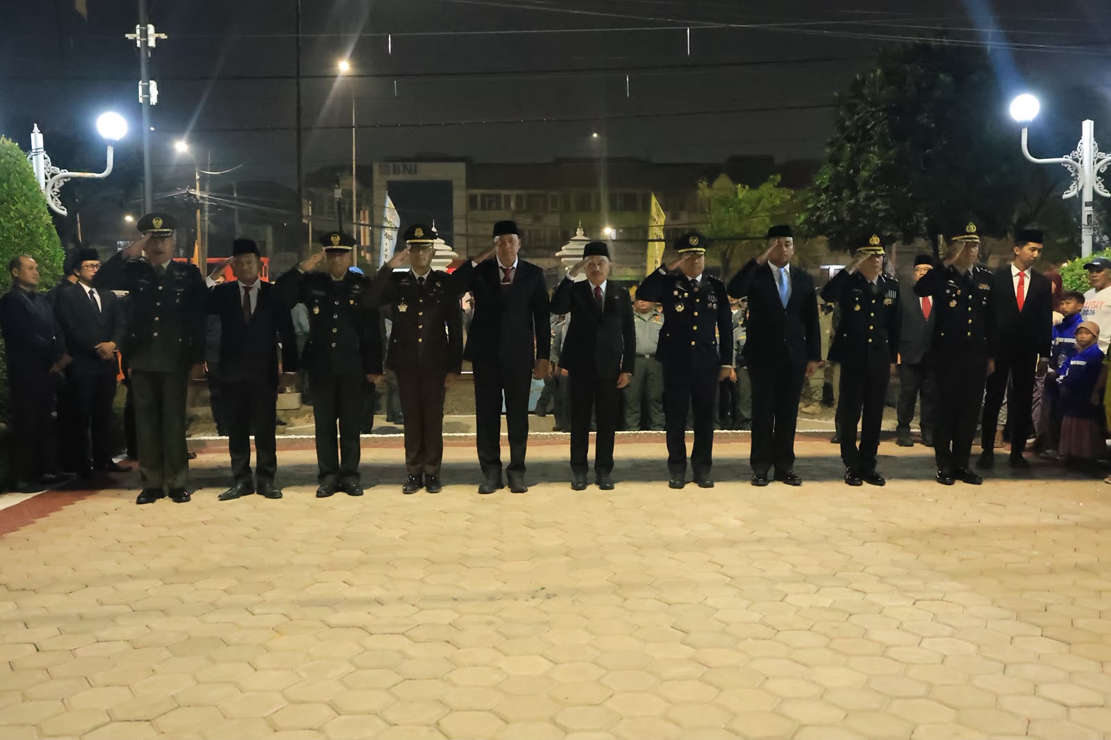 Jelang HUT RI ke-81, Wali Kota Bekasi Ikuti Renungan Suci di TMP Patriot Bangsa