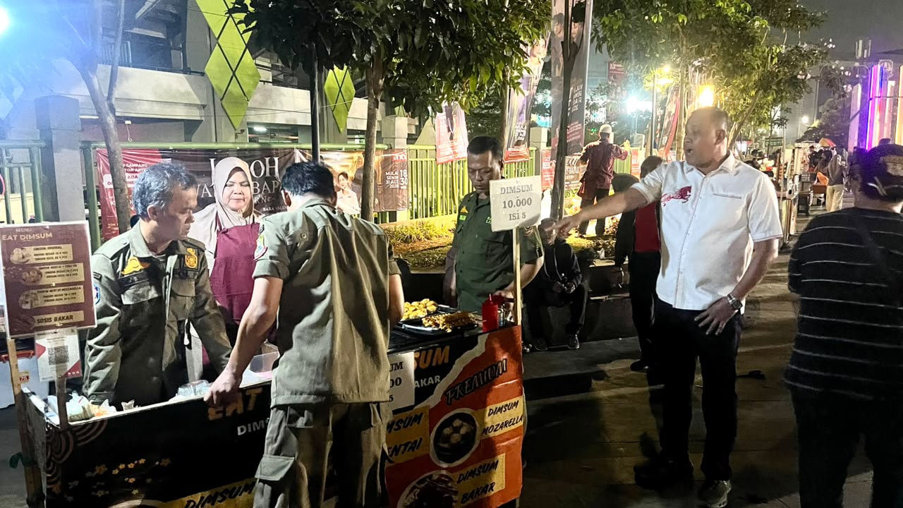 Jaga Kenyamanan Ruang Publik, Wali Kota Bekasi Tertibkan PKL Plaza Patriot Chandrabhaga