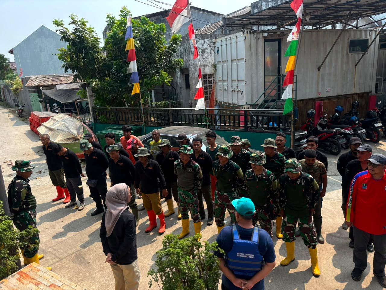 DLH Kota Bekasi Gandeng KP2C dan Tim Marinir TNI AL Susur DAS Kali Bekasi