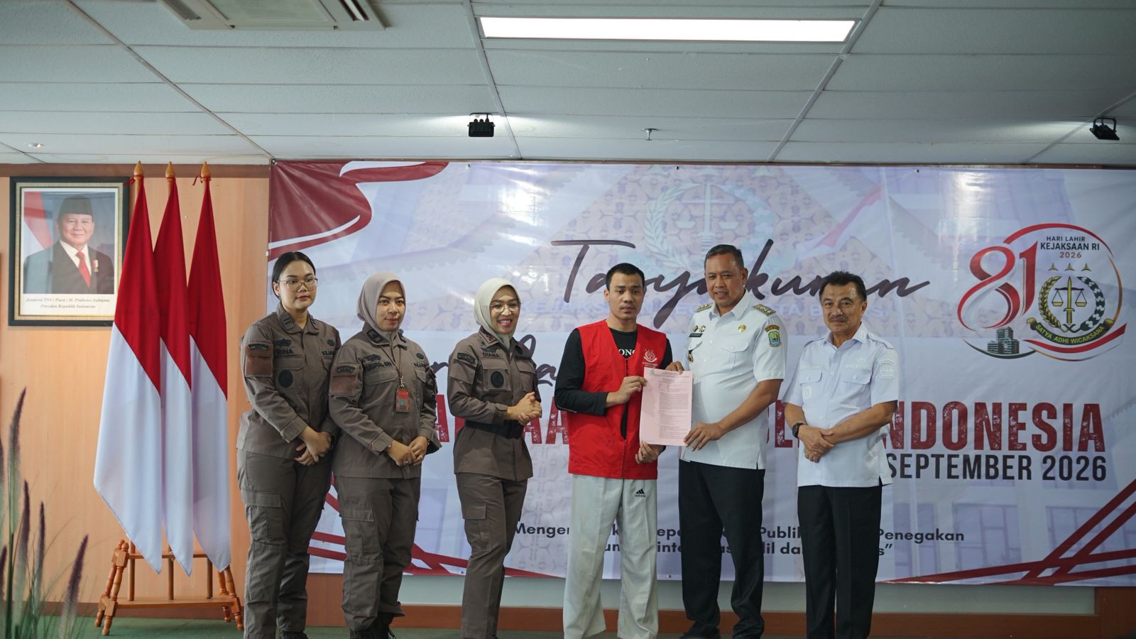 Harlah Kejari Ke-81, Serahkan Penetapan Perwalian Anak serta SKP2 Keadilan Restoratif
