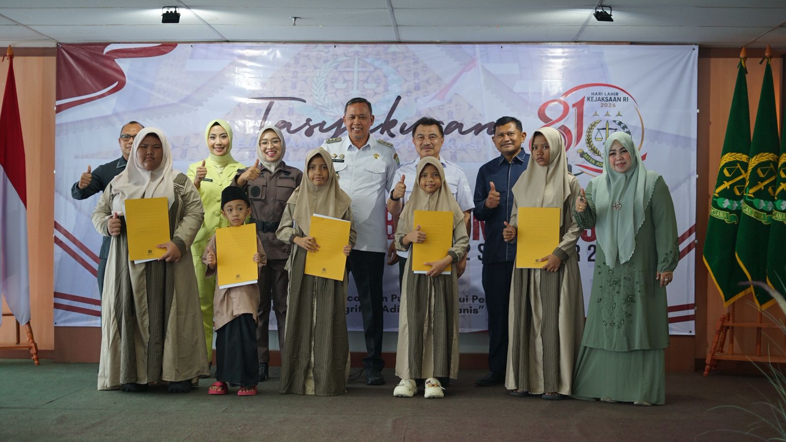 Harlah Kejari Ke-81, Serahkan Penetapan Perwalian Anak serta SKP2 Keadilan Restoratif