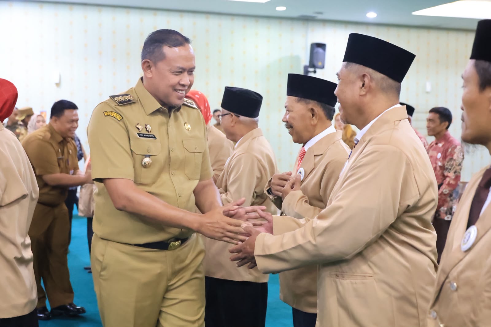 Wali Kota Bekasi Kukuhkan Pengurus LLI Kota Bekasi, Wadah Lansia Tetap Aktif dan Berkegiatan