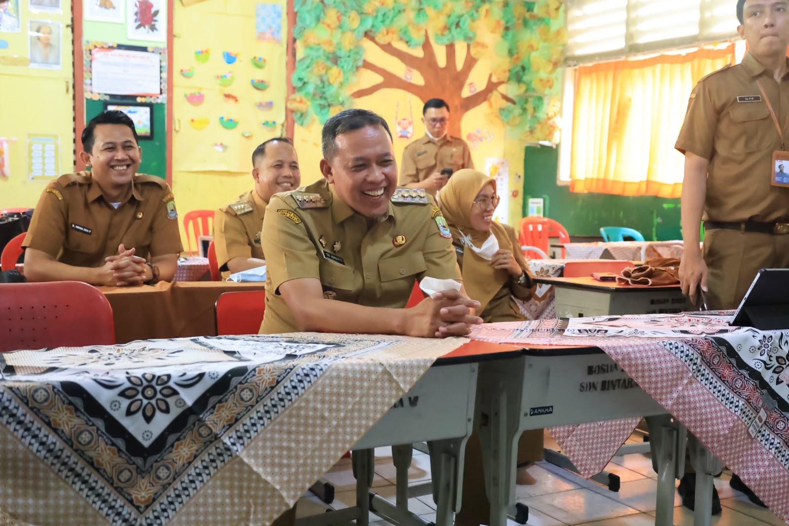 Terapkan PJJ, Wali Kota Tri Adhianto Tinjau Aktifitas Pembelajaran di Sekolah