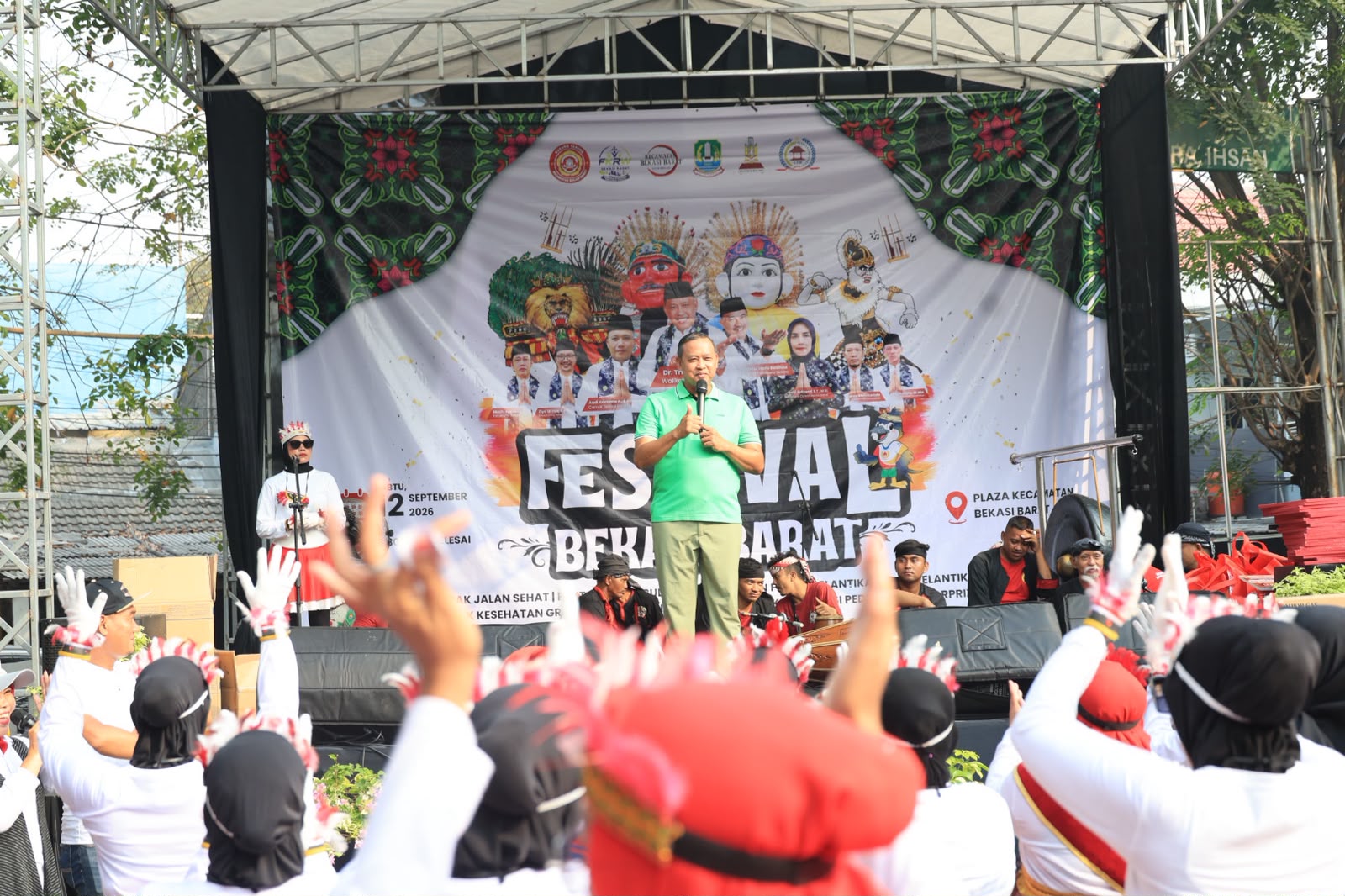 Gerak Jalan Festival Bekasi Barat, Wali Kota Apresiasi Nasionalisme dan Solidaritas Masyarakat