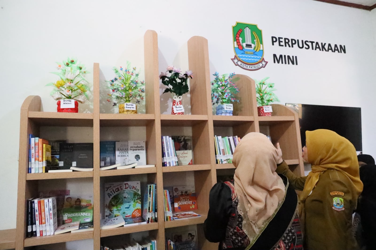 Wiwiek Hargono Resmikan Tiga Perpustakaan Mini di Kota Bekasi: Dorong Budaya Literasi Warga