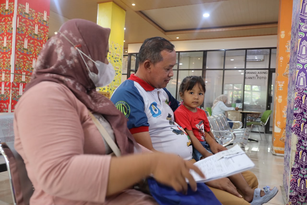 Aduan dimedia Sosial, Tri Adhianto Pastikan Pelayanan Disdukcapil Berjalan Optimal